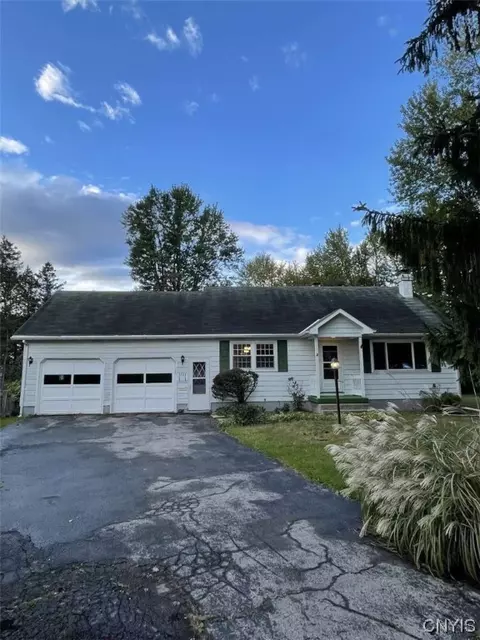 5731 Mapleton Dr, Utica, NY 13502
