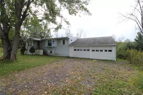 81 Stewarts Corners Rd, Schroeppel, NY 13132