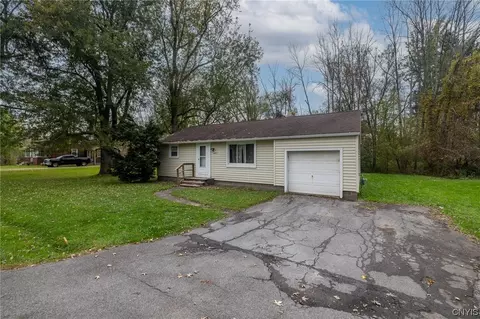 6449 Lakeshore Rd, Cicero, NY 13039