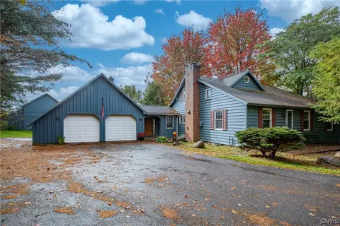 942 Hencoop Rd, Skaneateles, NY 13152