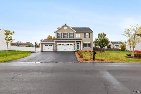 110 Forest View Ln, Minoa, NY 13116