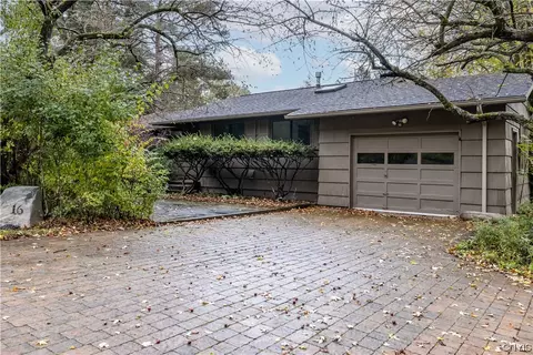 16 Lincklaen Dr, Cazenovia, NY 13035