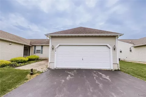5108 Black Hawk Cir, Salina, NY 13088