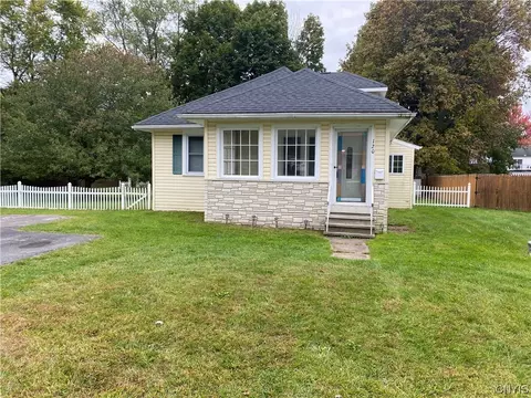 120 Maxwell Ave, North Syracuse, NY 13212