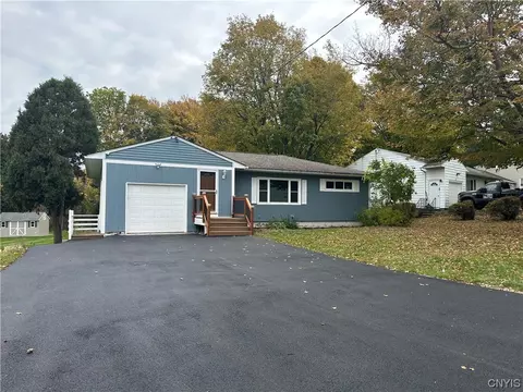 125 Hillcrest Rd, Onondaga, NY 13219