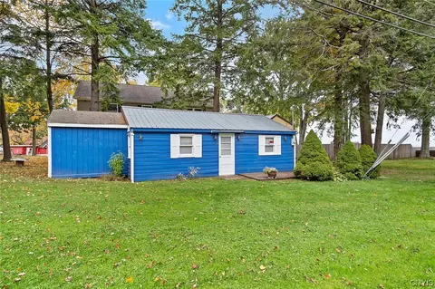 3 Dowie Dale Beach Dr, Mexico, NY 13114