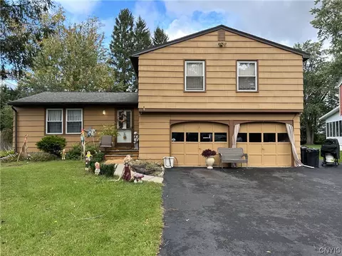 21 Hanley Rd, Clay, NY 13090