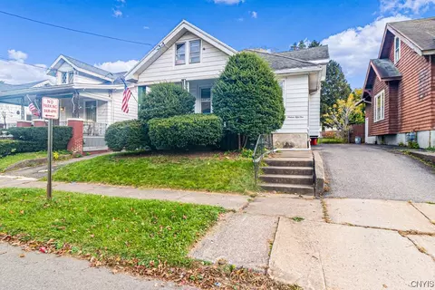 1651 Bennett St, Utica, NY 13502