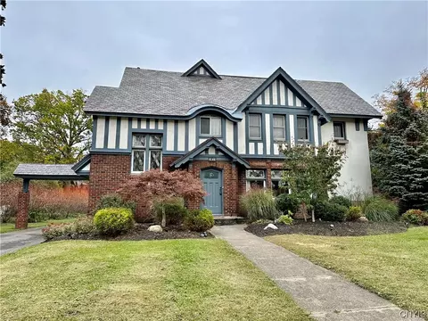 202 Sedgwick Dr, Syracuse, NY 13203