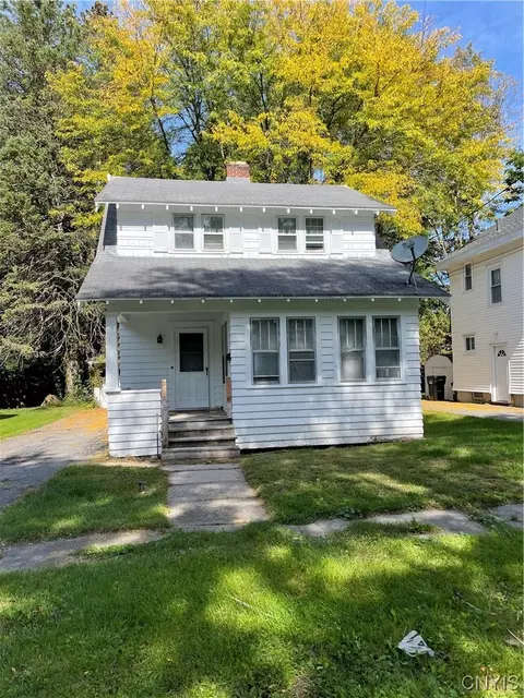 136 Valley View Dr, Syracuse, NY 13207