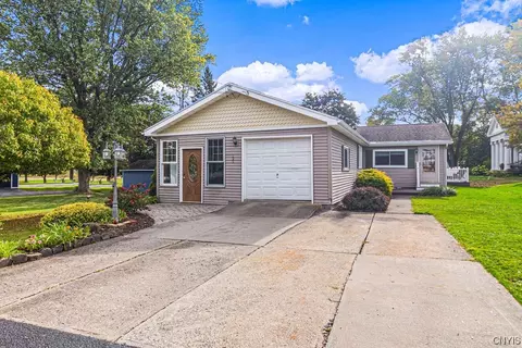 105 Hillside Dr, Whitestown, NY 13424