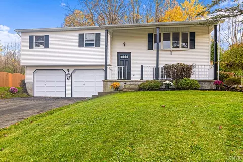 29 Clintonview Blvd, New Hartford, NY 13413