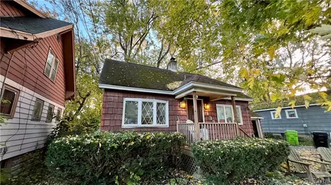 137 W Molloy Rd, Salina, NY 13211