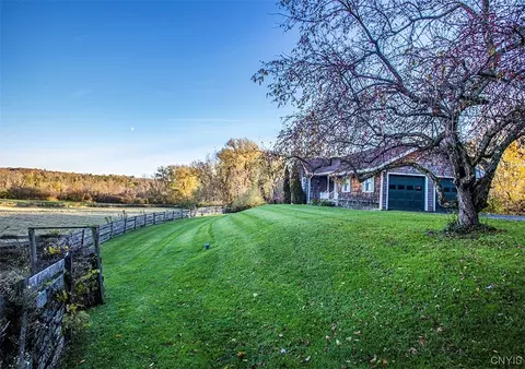 1548 Peth Rd, Manlius, NY 13104