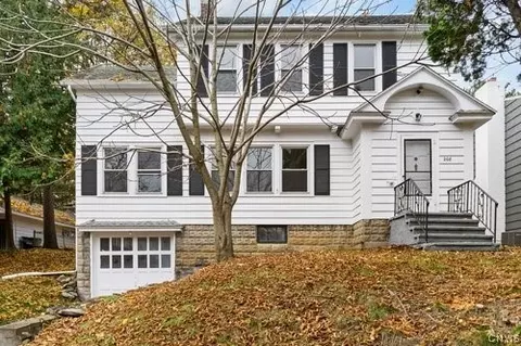 208 Hancock Dr, Syracuse, NY 13207