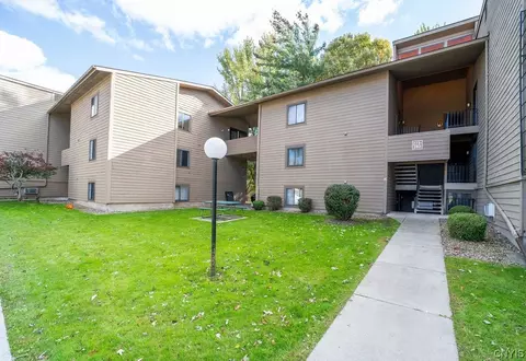 276 Watertree Dr, East Syracuse, NY 13057