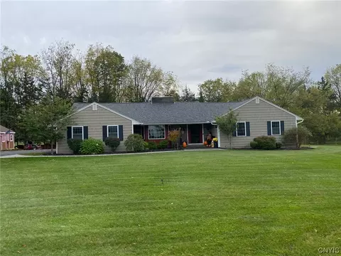 8 Thornwood Ln, Fayetteville, NY 13066