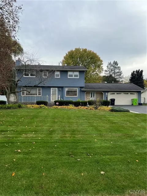 121 Colony Park Dr, Salina, NY 13088