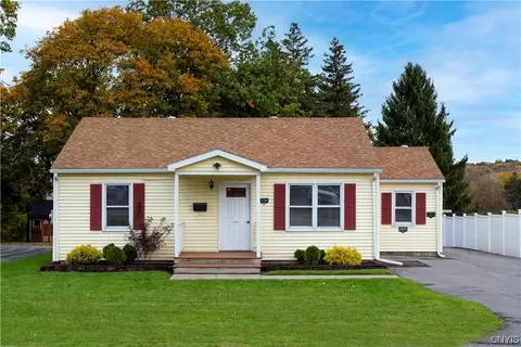 21 Kellogg Rd, New Hartford, NY 13413