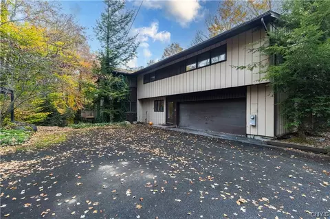 120 Fireside Ln, Camillus, NY 13031
