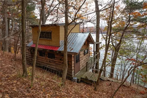 1014 Ten Mile Point Rd, Spafford, NY 13152