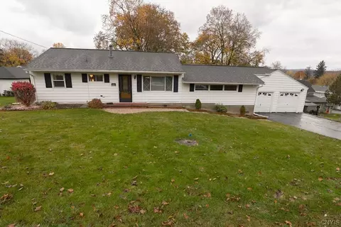 102 Greenridge Dr, Manlius, NY 13104
