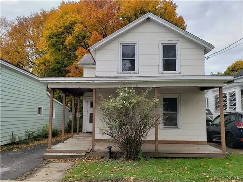 36 John St, Oswego, NY 13126