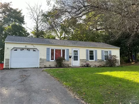 403 Cedarbrook Cres, Utica, NY 13502