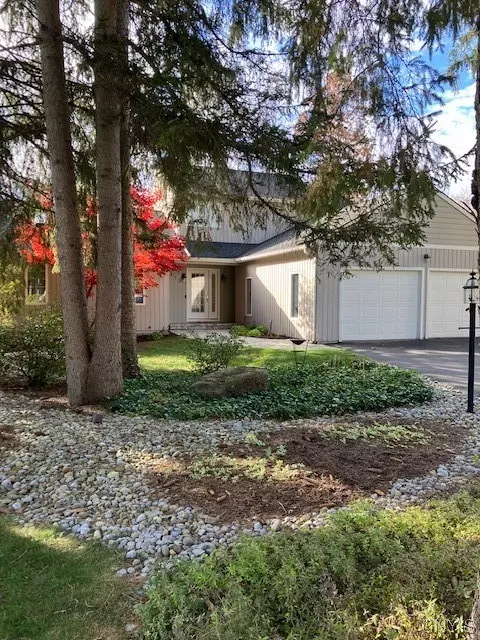 6312 Yulewood Cir, Cicero, NY 13039