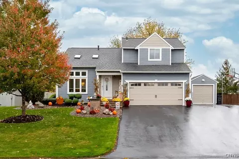 6054 Jerusalem Dr, Cicero, NY 13039