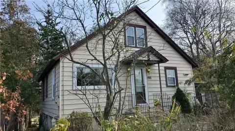 100 Swansea Ave, Salina, NY 13206