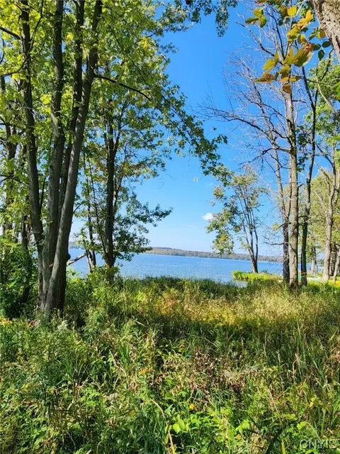 7236 Farnham Rd, Lysander, NY 13112