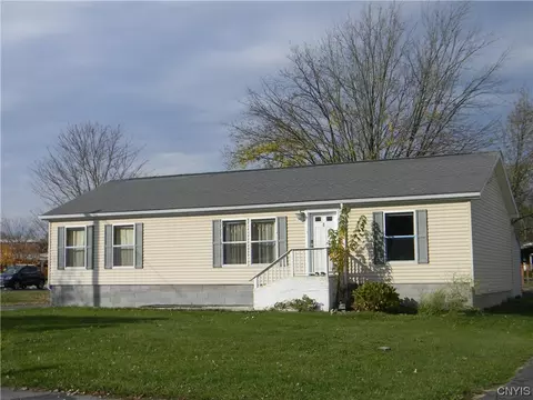 8 Kinney Ln, Cortland, NY 13045
