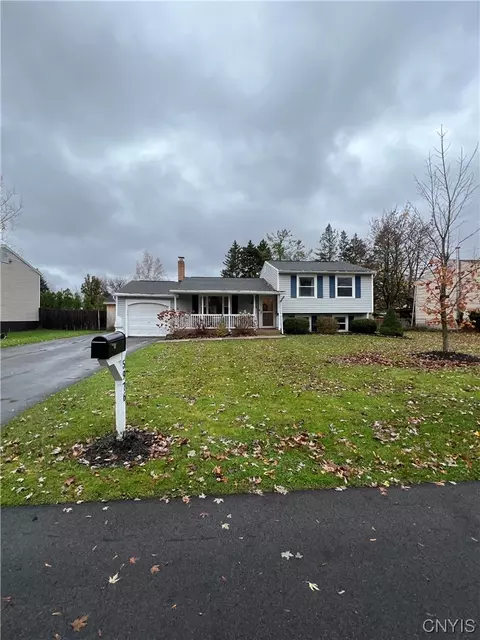 5976 Farrington Rd, Cicero, NY 13039