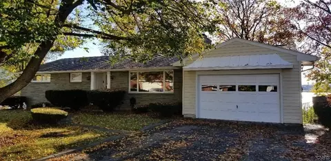 306 Saltmakers Rd, Salina, NY 13088