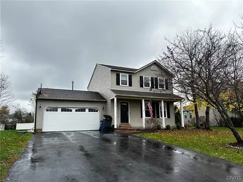8662 Bayview Dr, Cicero, NY 13039