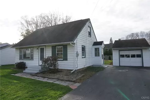 105 Knowland Dr, Salina, NY 13090