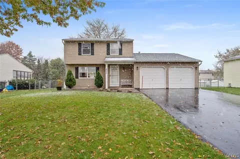 6011 Misty Ridge Ln, Cicero, NY 13039