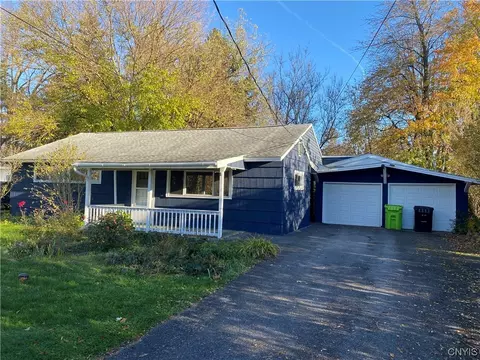 511 S Bay Rd, Syracuse, NY 13212