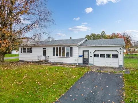 1401 Woodbury Dr, Utica, NY 13502