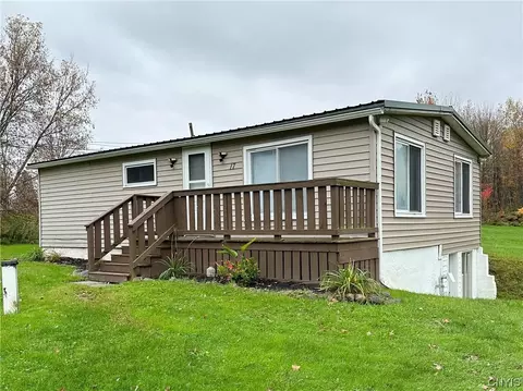17 Fraser Rd, Mexico, NY 13114