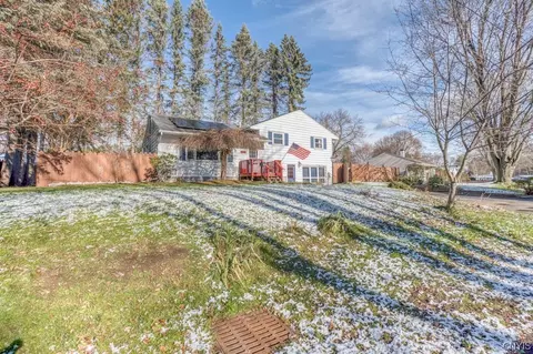 210 Bellewood Dr, Syracuse, NY 13212