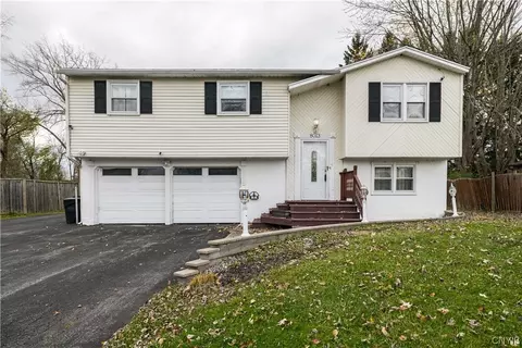 8013 Trina Cir, Clay, NY 13041