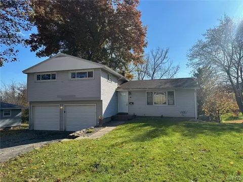 16 Norris Dr, Whitestown, NY 13492