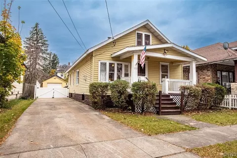 1313 Oak St, Utica, NY 13502
