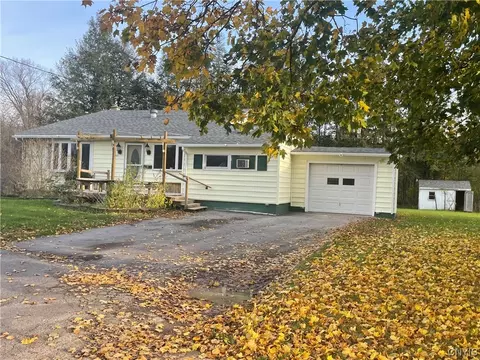 3 Theresa Ct, Utica, NY 13502