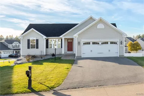 103 Turning Leaf Dr, Manlius, NY 13104
