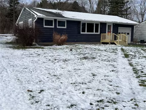 228 Parsons Rd, Camillus, NY 13031