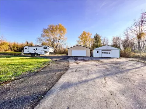 749 Middle Rd, Scriba, NY 13126