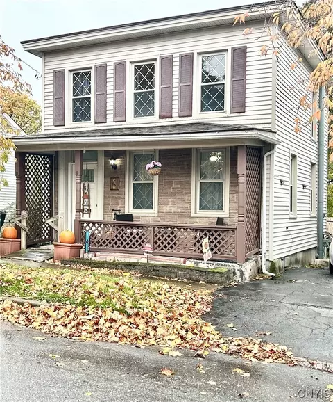 6 Porter St, Oswego, NY 13126